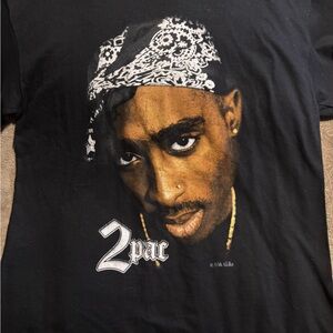 2 Pac Big Face with Gold chain Graphic T-Shirt. Very Rare size Large New